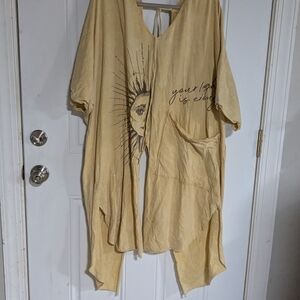 Kantha Bae Dream Split Muu Tee